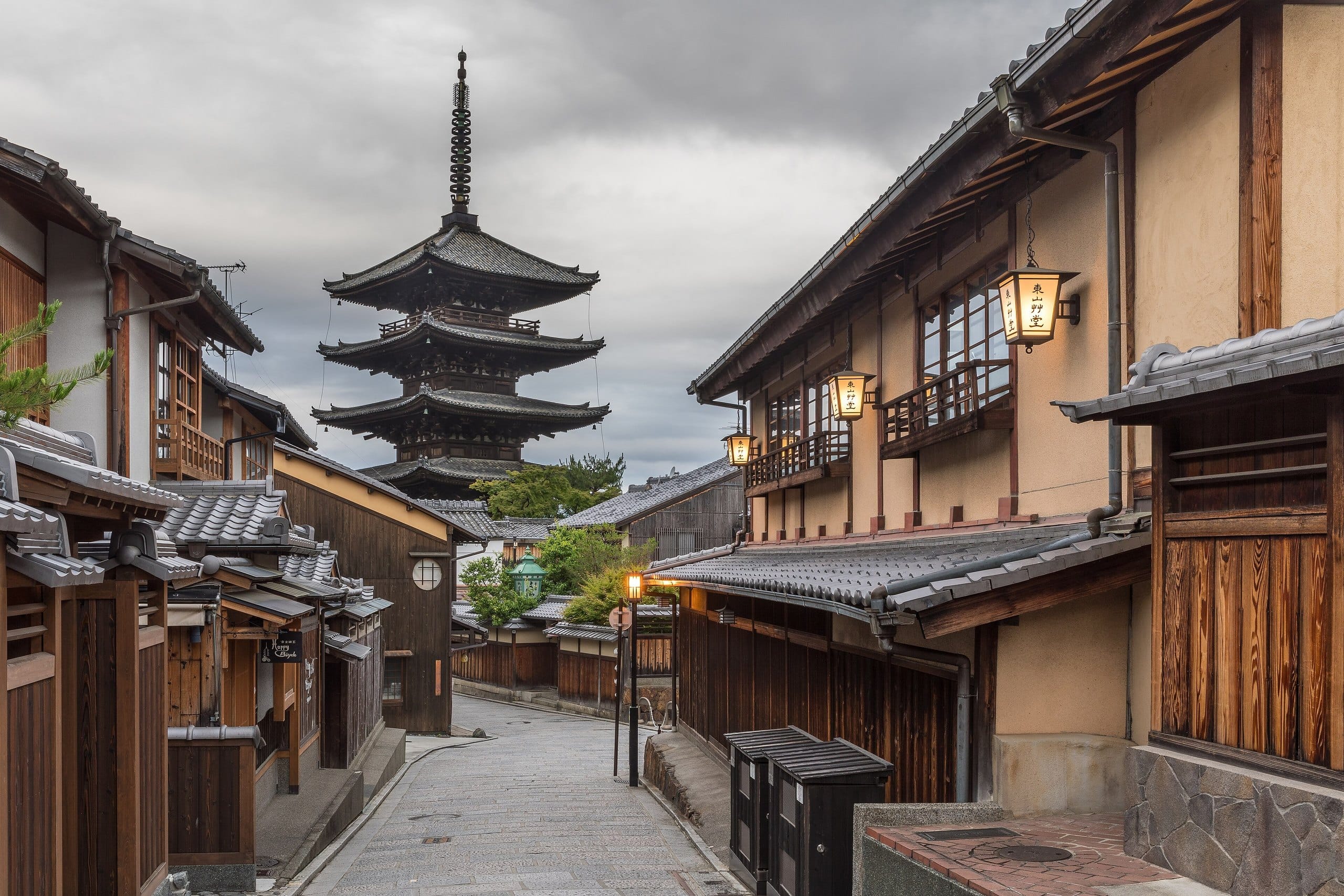 Early morning on Yasaka-dori with street lanterns and the five-storey Yasaka pagoda